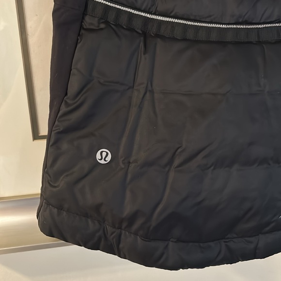 Lululemon Down Vest Sz 2 black EUC - Picture 11 of 14